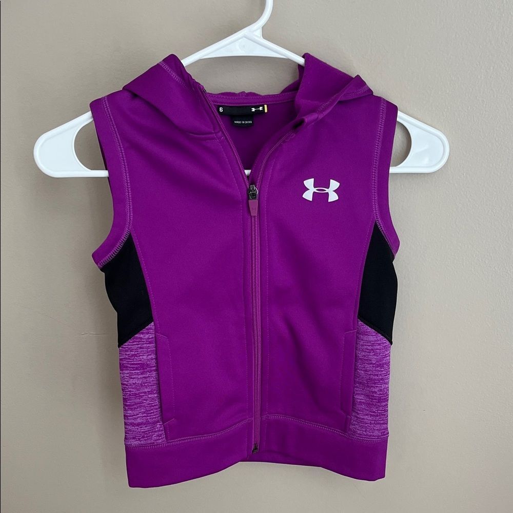 Under Armour hooded full zip fleece lined vest, girls size 6